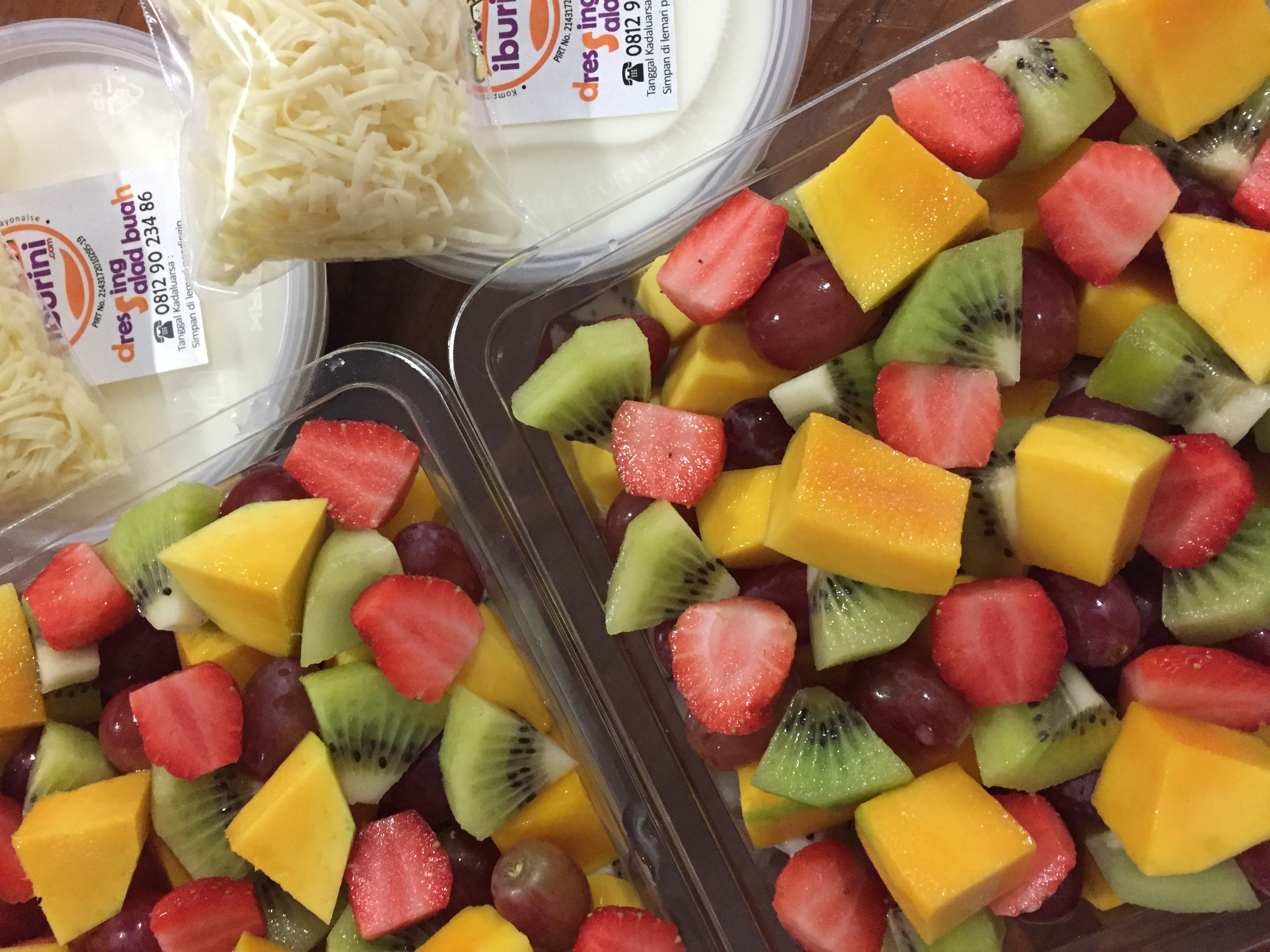 Salad buah ukuran box sedang – Iburini.com